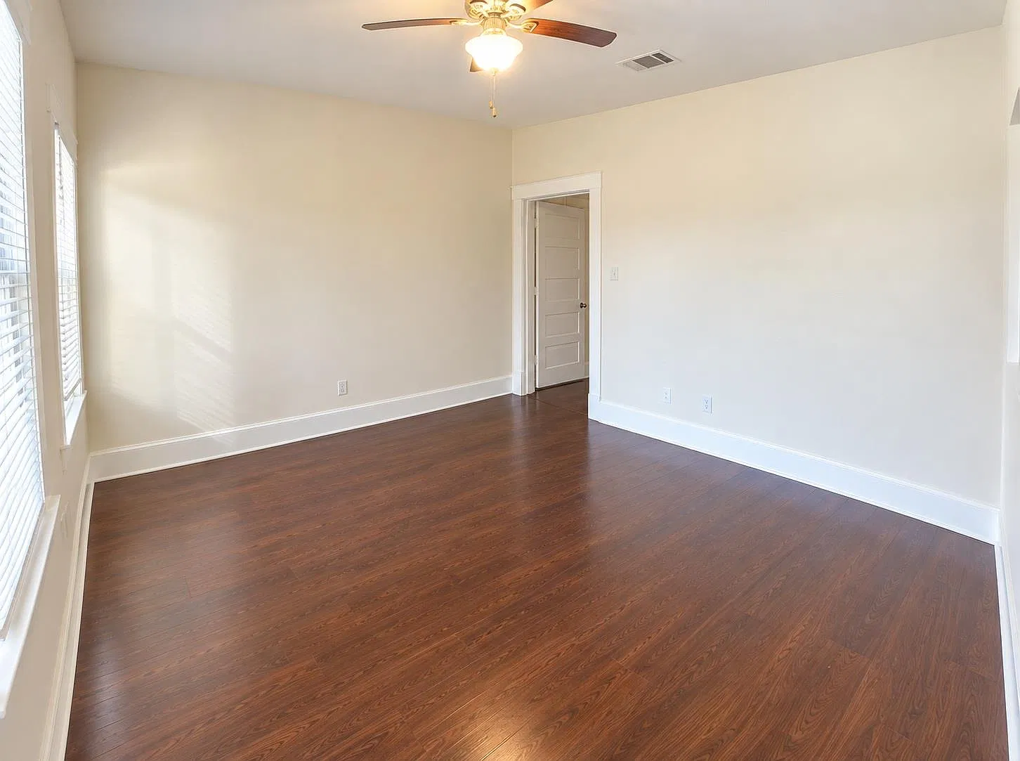 5 bed, 2.0 bath, 1288 sqft, $4,200 — Photo 2