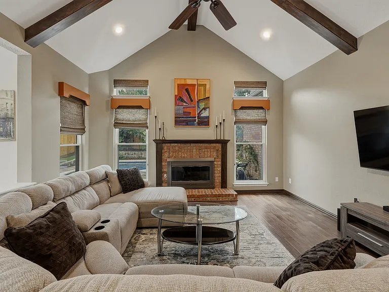 7612 Oak Knoll Dr — Photo 3