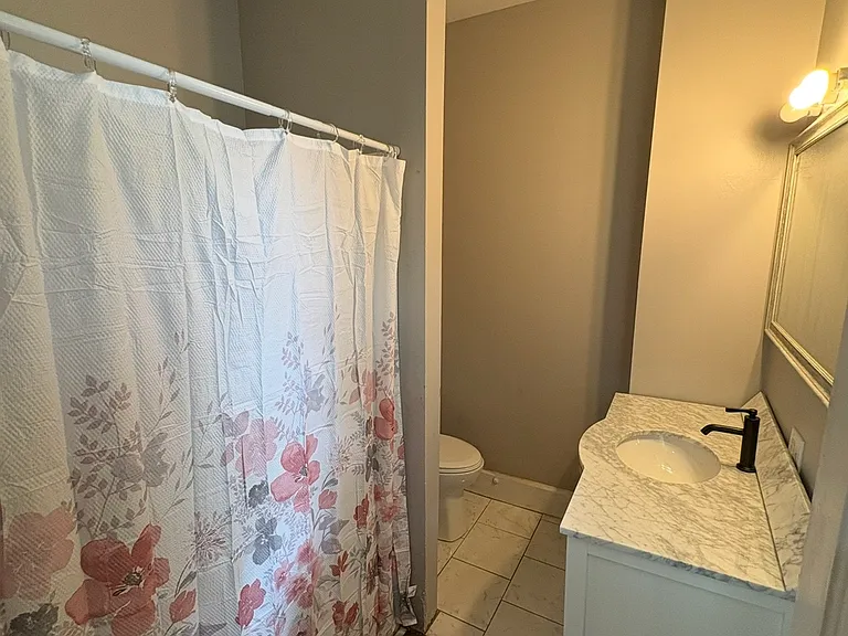 1137 Roosevelt Ave — Photo 10