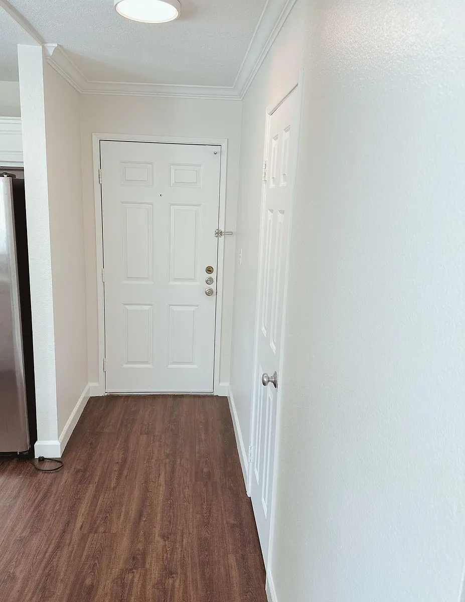 Building Photo - 7405 Charmant Dr #2117