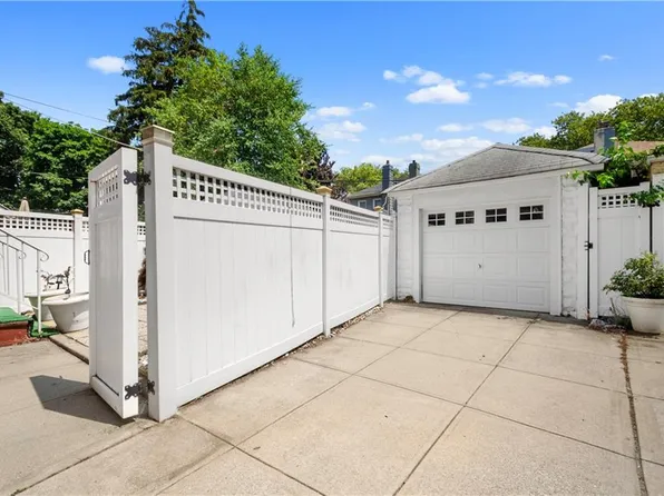 993 East 39th Street image 14 of 15