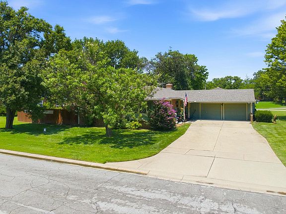 3rd image of 3075 W River Park Dr