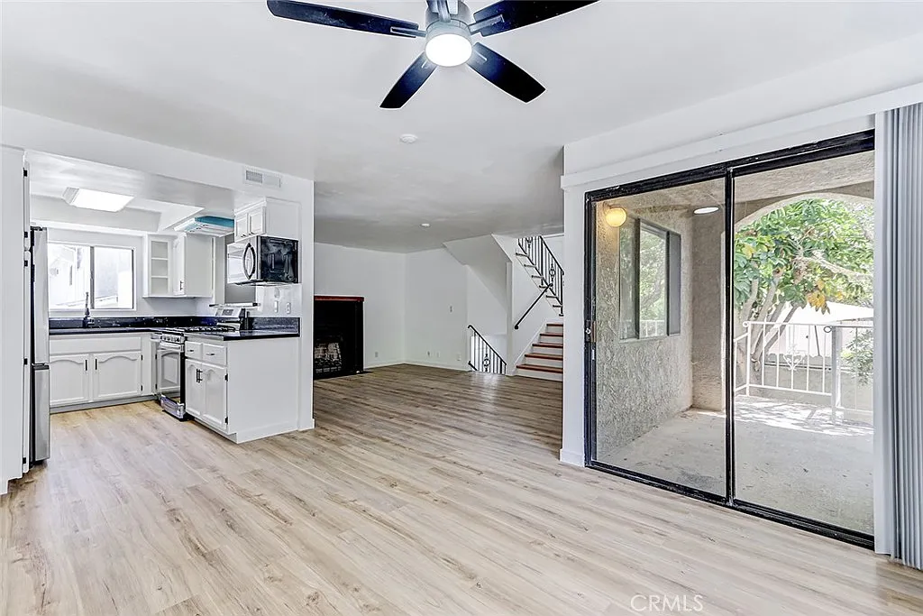 3 bed, 1668 sqft, $5,950 — Photo 2