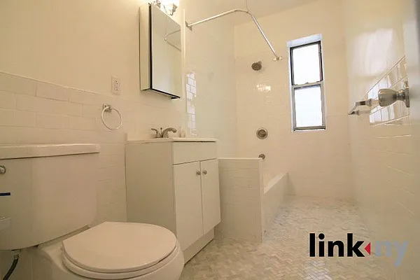 Rented by Link NY Realty | media 38