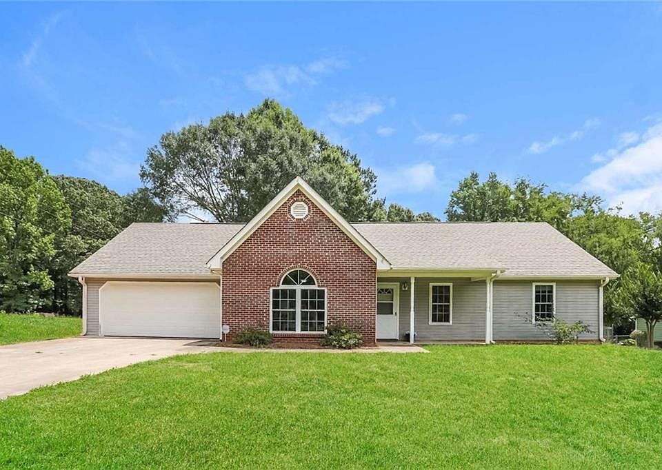 1st image of 176 Lakepointe Ct