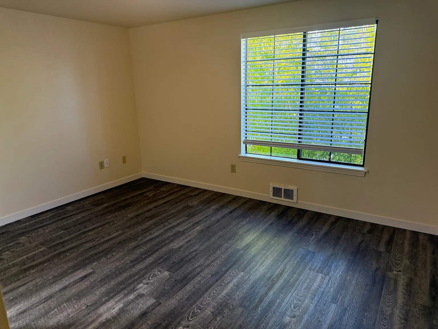 2 bed, 966 sqft, $2,895 — Photo 3