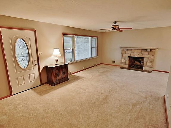 2nd image of 17 Ironwood Dr