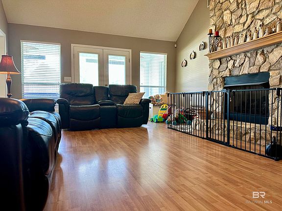 3rd image of 51 Kingswood Ln