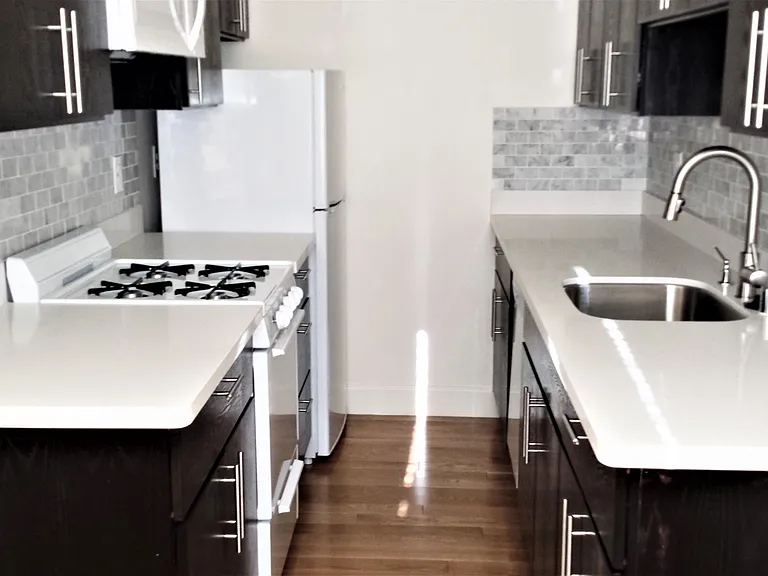 Sutter House Apartments — Photo 19
