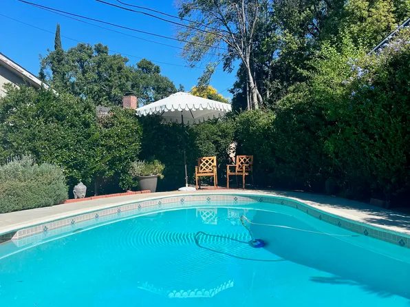 5650 Maynard Ave, Woodland Hills, CA 91367