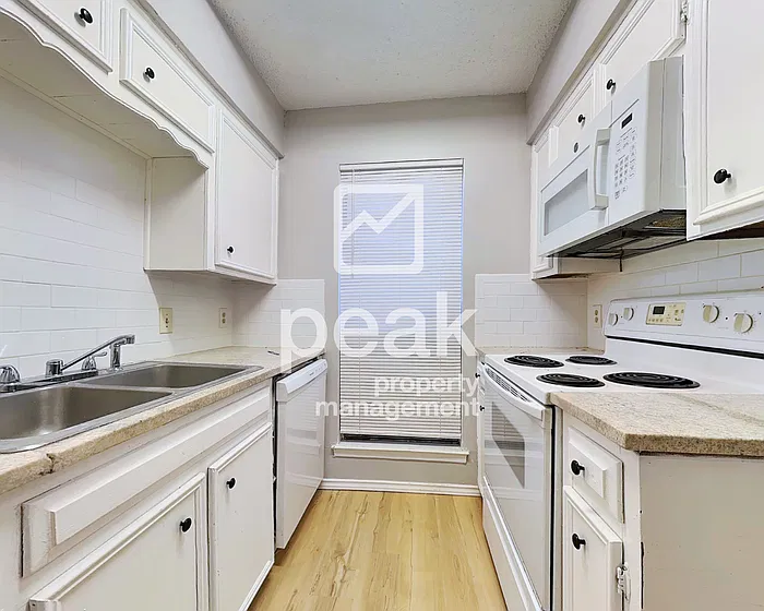 2 bed, 1.5 bath, 1008 sqft, $1,425 — Photo 4