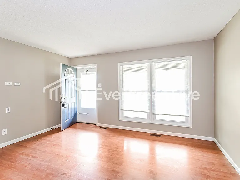 11494 Altozano Ln — Photo 3