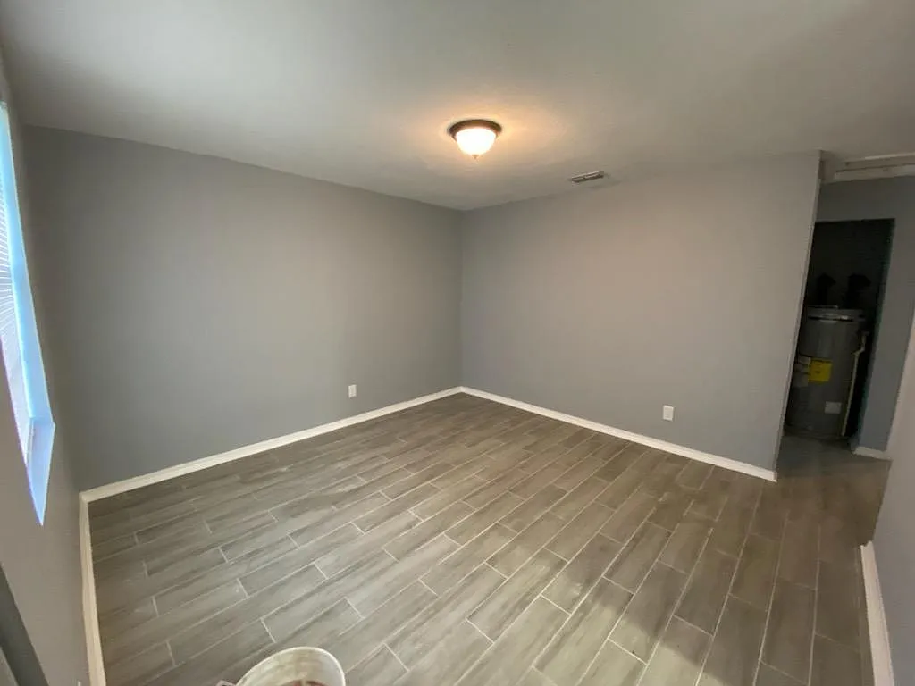 2 bed, 700 sqft, $1,000 — Photo 3