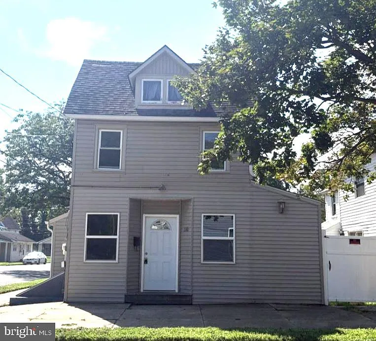 200 N New St