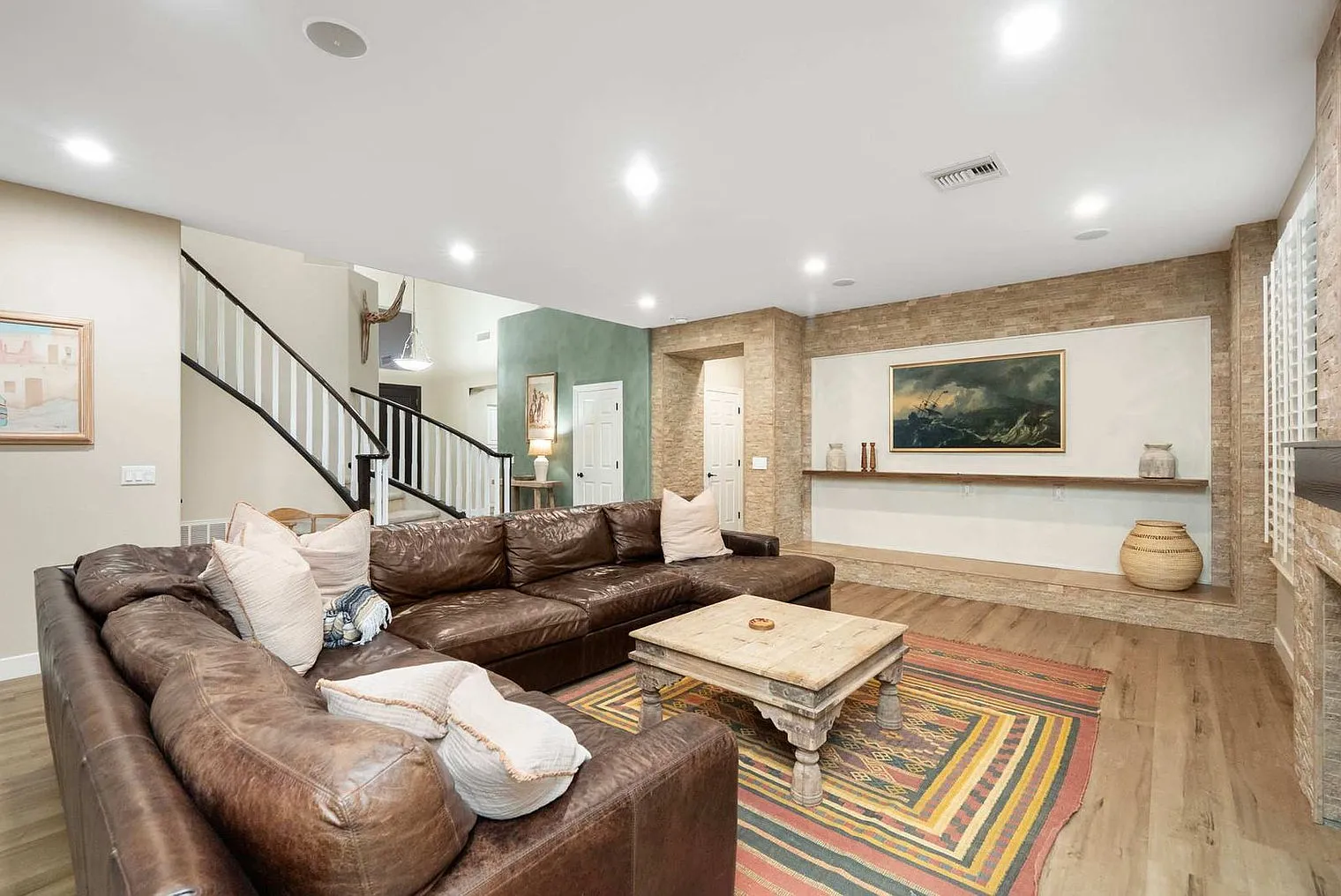 6 bed, 3.0 bath, 5198 sqft, $18,844 — Photo 4