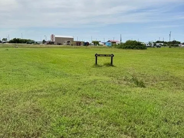 92 Angel Fish Dr, Palacios, TX 77465