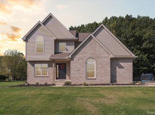 5437 Mustang Dr, Newport, MI 48166