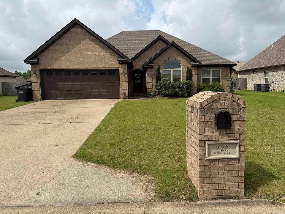 1st image of 823 Gloucester Dr