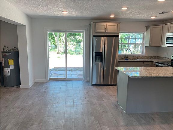 5th image of 2216 Driftwood Dr