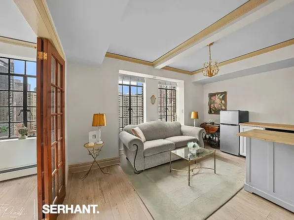 320 E 42nd St APT 2318, New York, NY 10017
