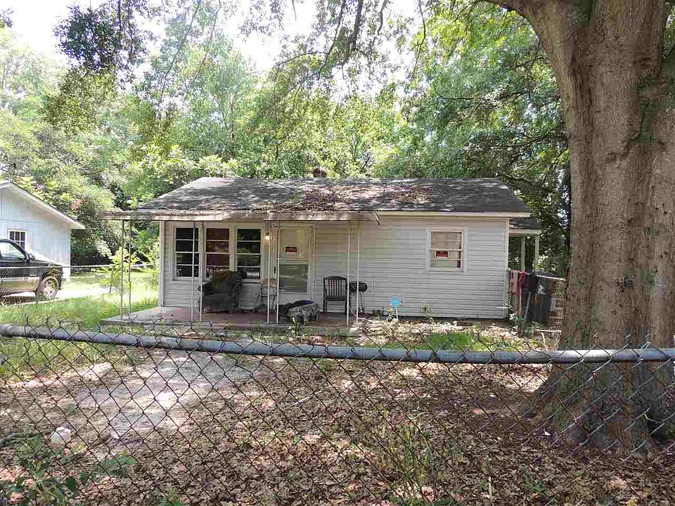 2nd image of 202 Suzanne Dr