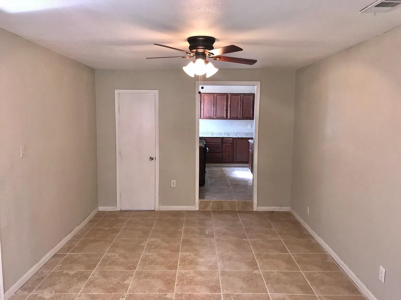 3 bed, 1.5 bath, 1728 sqft, $1,550 — Photo 4