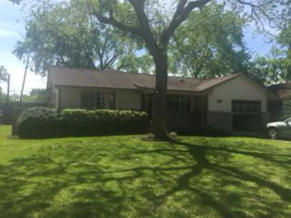 119 S Yaupon St, Lake Jackson, TX 77566