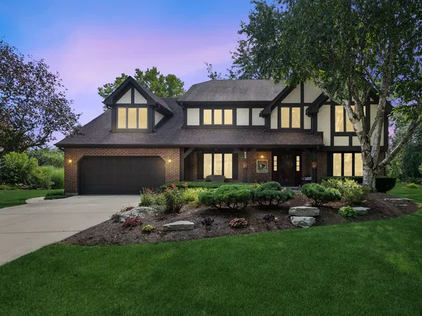 808 Lyndhurst Ct, Naperville, IL 60563