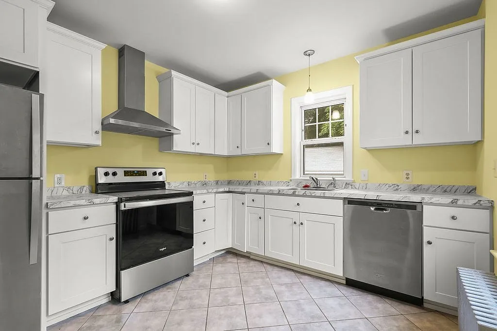2 bed, 1.0 bath, 1400 sqft, $2,500 — Photo 3