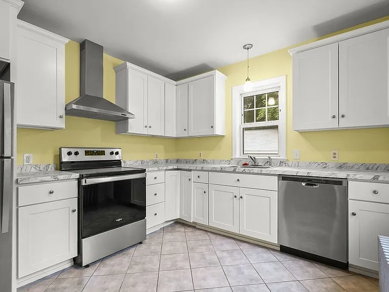 10 Cottage St #10 — Photo 4