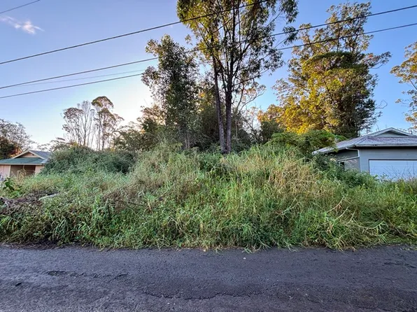 Hohiu St, Volcano, HI 96785
