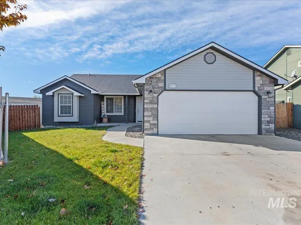 877 W Comanche Trl, Emmett, ID 83617