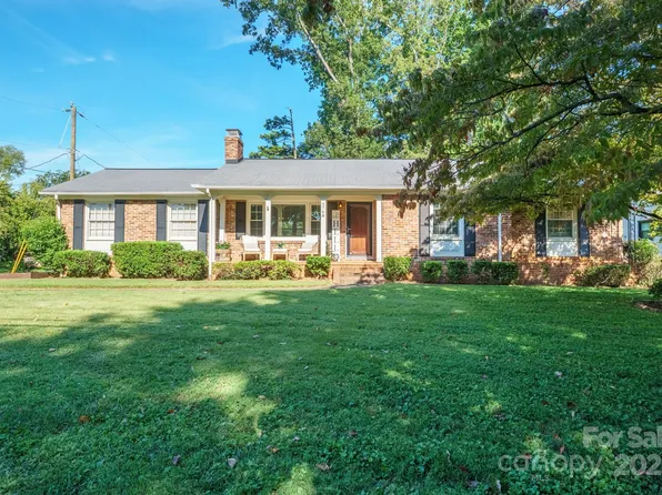 5748 Farmbrook Dr, Charlotte, NC 28210