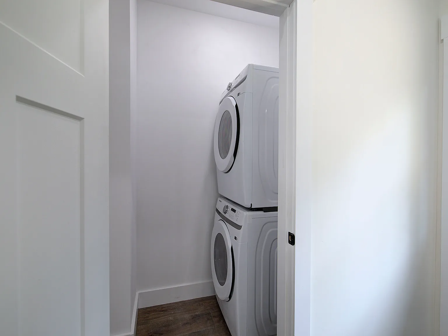 2 bed, 1.5 bath, 1000 sqft, $1,450 — Photo 2