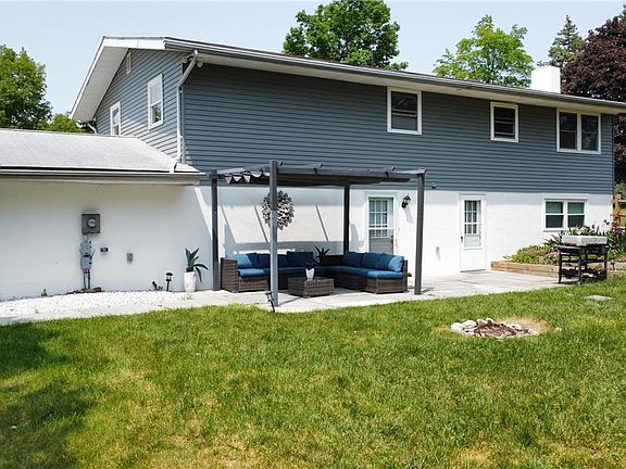 4th image of 548 Hilldale Dr
