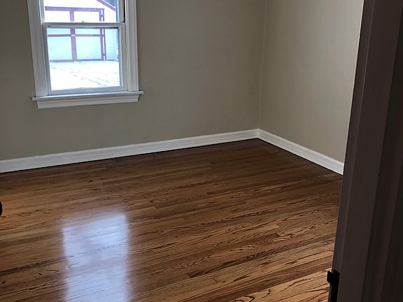 4th image of 8742 Acacia Dr