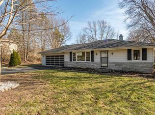 9 Walnut Ln, Algonquin, IL 60102