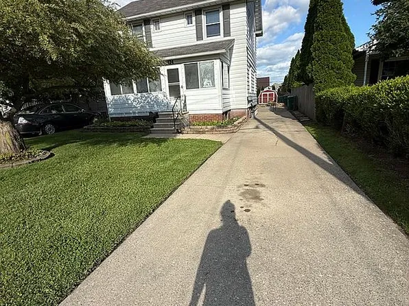 124 Helen Dr, Rossford, OH 43460