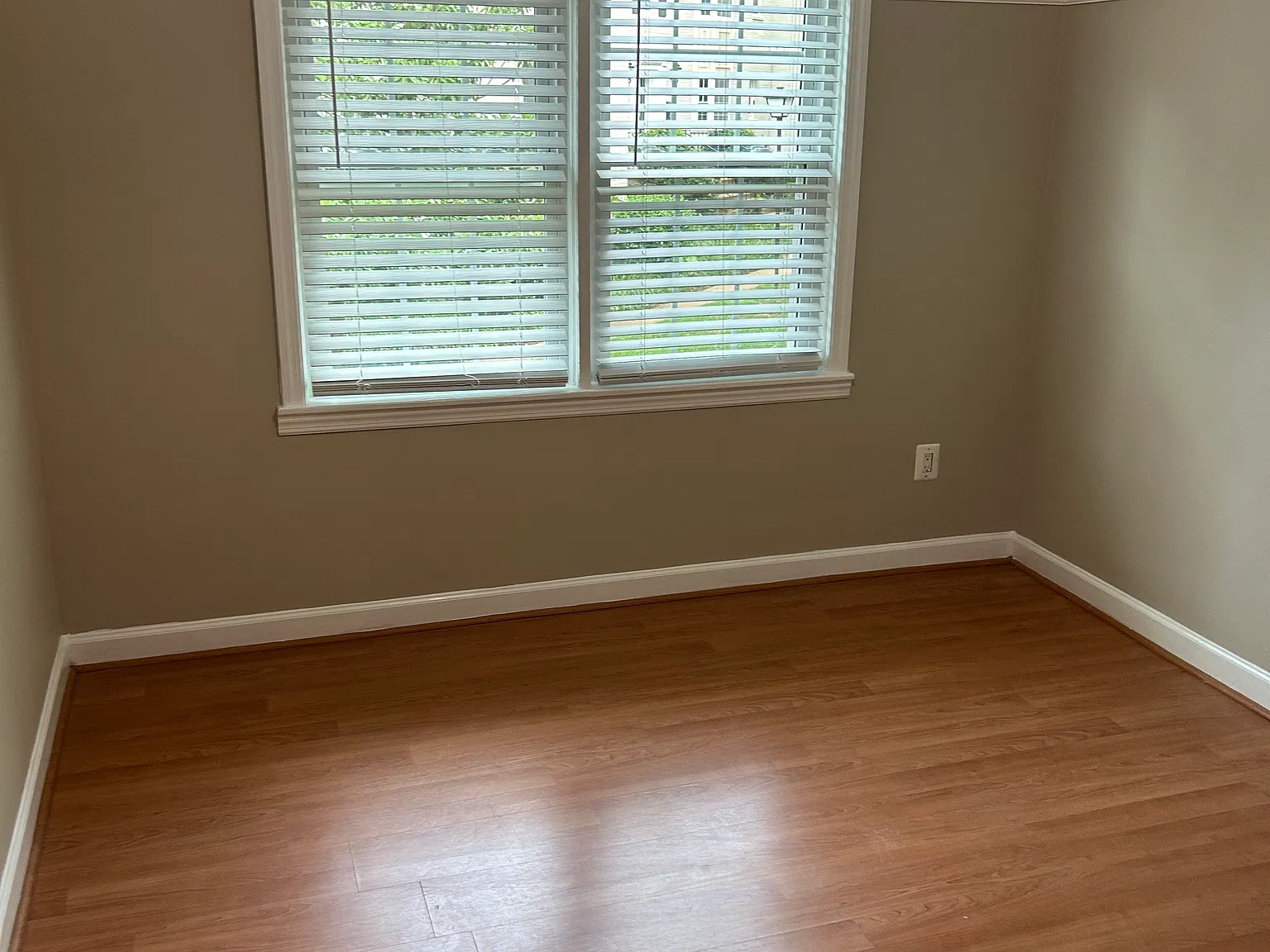 708 S Arlington Mill Dr — Photo 2