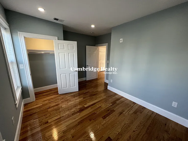 372 Oxford St #3T — Photo 5