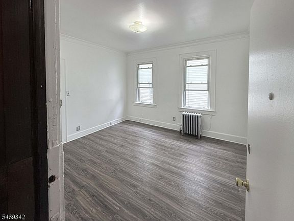 3rd image of 106 S Devine St