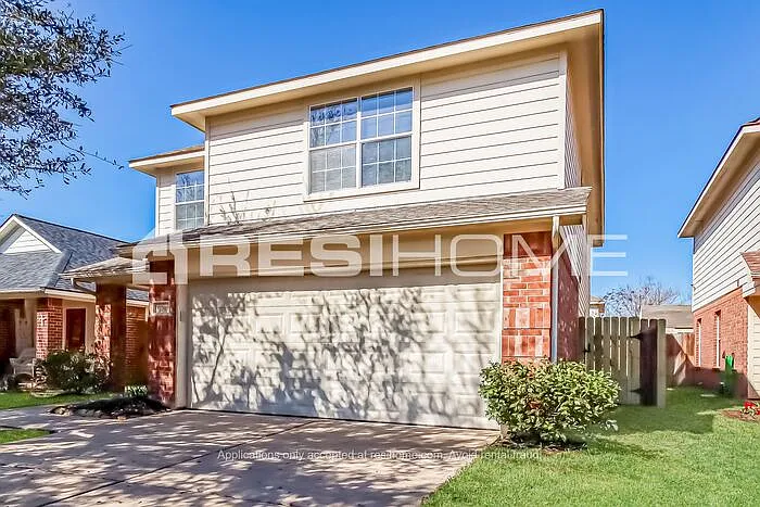 17203 Hawks Landing Dr — Photo 2