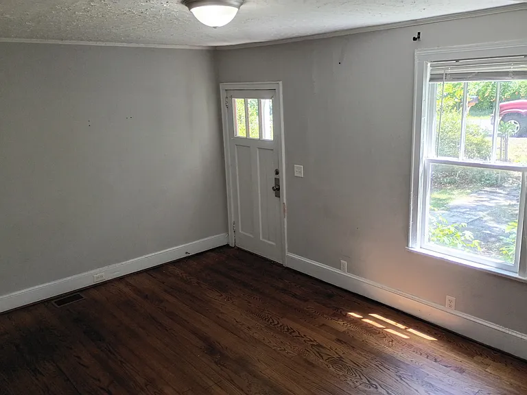 1450 Kingston Rd — Photo 33
