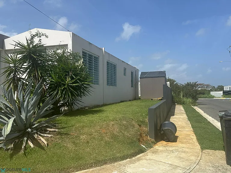 Calle F1 F1 — Photo 3