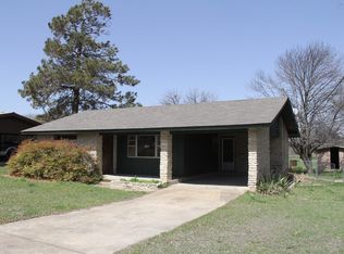 811 Park Rd, Hamilton, TX 76531