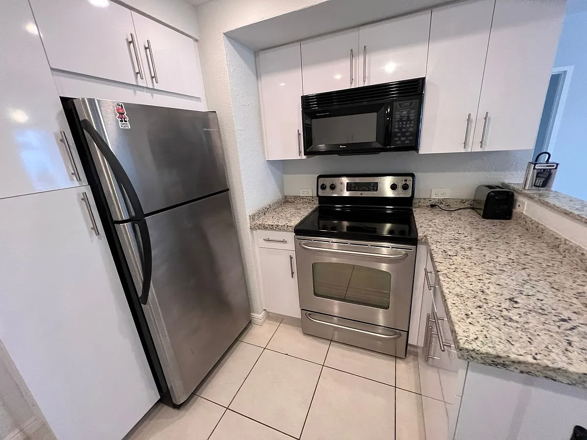 Building Photo - 3505 S Ocean Dr #318
