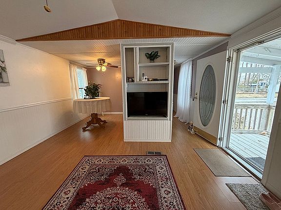 4th image of 3314 Bridges St #84
