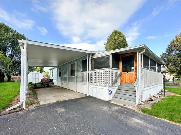 6377 Whispering Woods Dr #10, Williamson, NY 14589