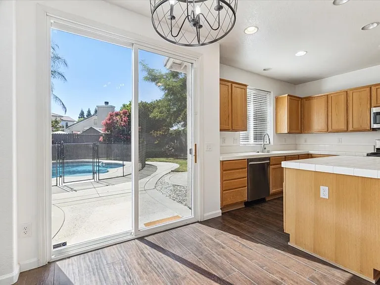5409 Banfield Dr — Photo 13
