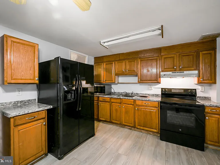 1610 Wentworth Ave — Photo 14